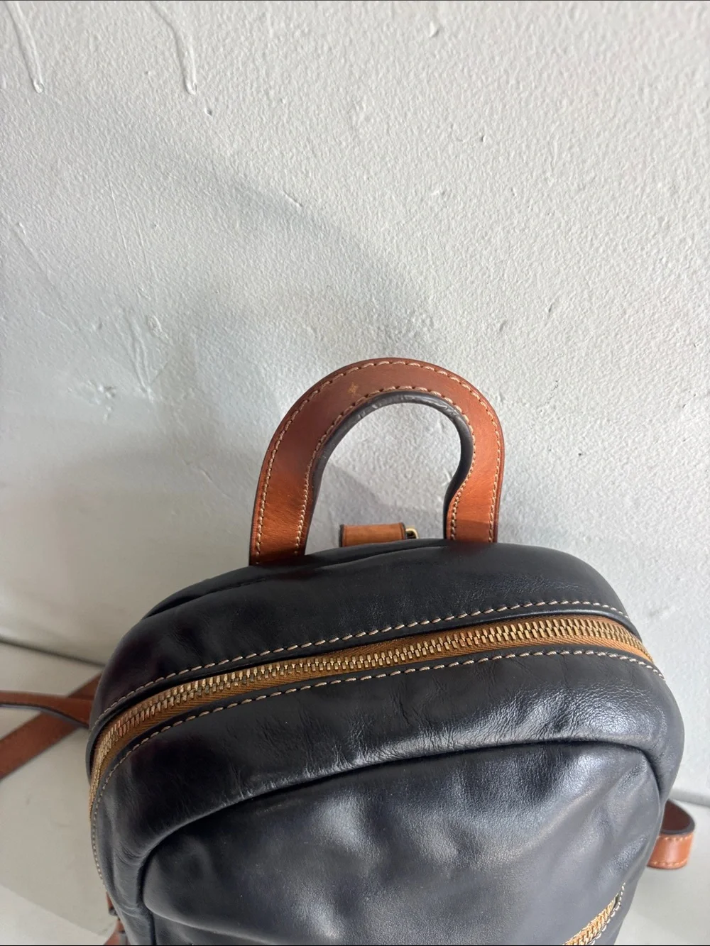 Dooney & Bourke compact dooney